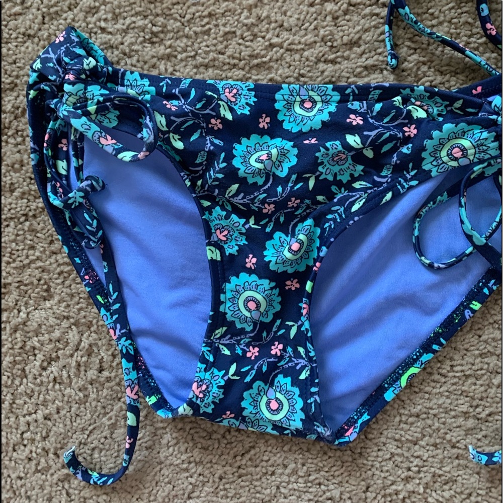 Flower pattern bikini - Picture 3 of 4